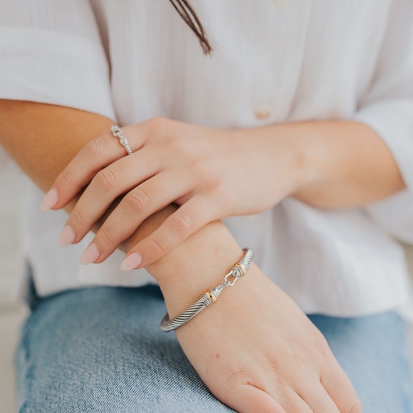 Sterling Silver Cable Ring / Petite Buckle Ring
Sterling Silver - Picture 6 of 6